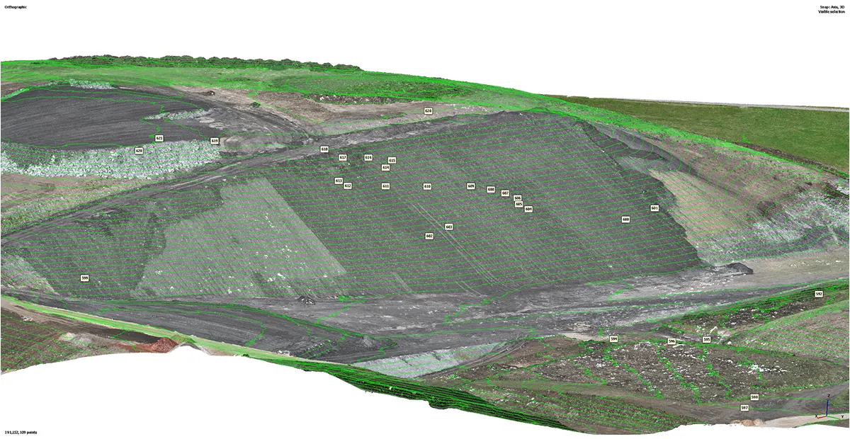 Höhenlinien in 3D: Konturlinien auf dem Geländemodell 3D-Geländemodell mit überlagerten Höhenlinien und beschrifteten Höhenpunkten