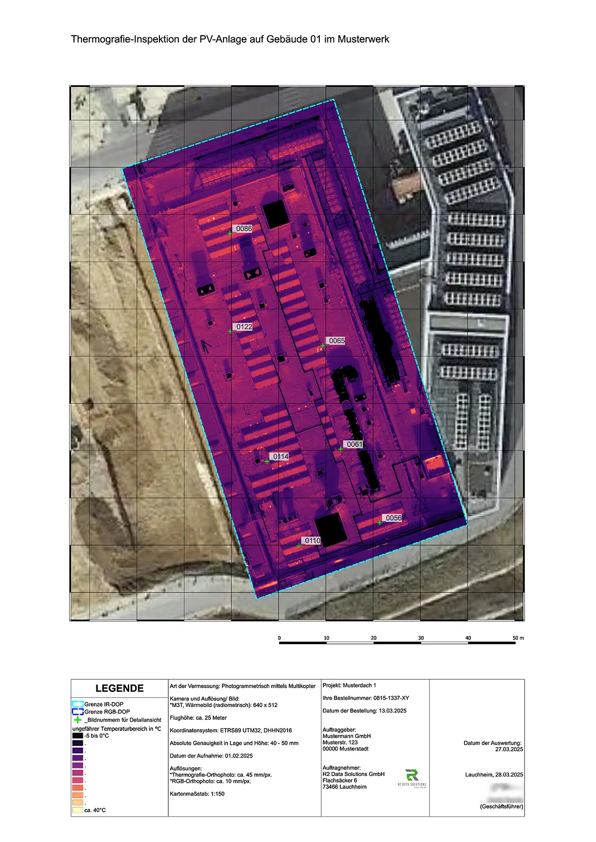 Thermografie-Inspektion einer PV-Anlage per Drohne Thermografie-Orthophoto einer PV-Anlage auf einem Hallendach mit markierten Auffälligkeiten zur Erkennung von Hotspots und Defekten.